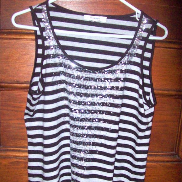 *** AMAZING, TOP ~ Sleeveless with Sequins *** - Picture 1 of 1